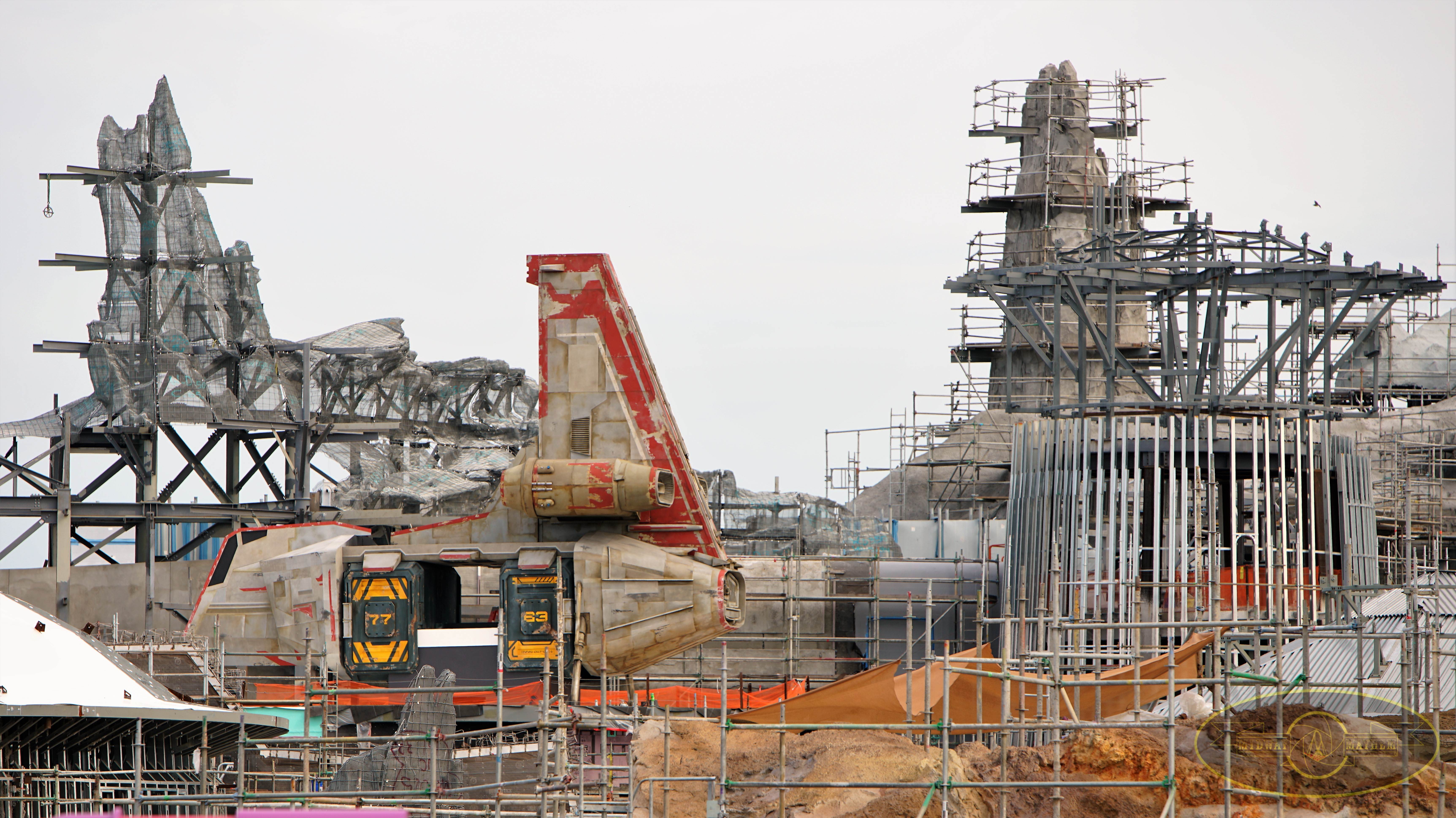 DISNEY’S HOLLYWOOD STUDIOS STAR WARS GALAXY’S EDGE / SKYLINER CONSTRUCTION UPDATE 8.10.18! FIRST SPACESHIP ARRIVES!